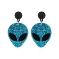 Minimalistische blaue Glitzer Alien Ohrringe mit schwarzen Steckern auf Weiß - Blauer Glitzer Alien
