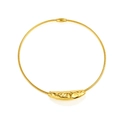 Detail of golden snake chain choker with irregular hammered texture metal pendant - Hammered Curved Tube Choker (R302) / Gold
