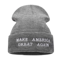 Donkergrijze gebreide muts met wit Make America Great Again borduursel op de omslag - Eén maat / donkergrijs