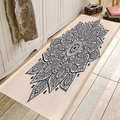 Dettaglio del tappeto bohémien mandala in flanella su parquet chiaro in stanza accogliente - 40x60cm / Mandala Blu Stile 1