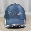 Détail de la casquette en jean avec nœud en strass et bordure étincelante - No.32-Nœud Complet Strass-Bleu