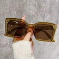 Trendy oversized vierkante zonnebril voor dames met bruin montuur en donkere zonneglazen - Olijf Frame Thee Lens