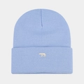 Dettaglio del berretto azzurro con ricamo orso polare bianco sul risvolto piegato - Azzurro