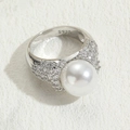 Elegante S925 zilveren ring met een grote witte parel en fonkelende zirkonia's - US6 / Parel en Zirconia Stijl (JZ0226)
