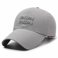 Grijze sneldrogende baseballcap met CASUAL-borduurwerk en lasergesneden ventilatieopeningen - Verstelbaar / Lichtgrijs