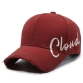 Gorra de béisbol de algodón color vino tinto con bordado Cloud y efecto de borde desgastado - Burdeos