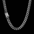 Dettaglio ravvicinato della catena cubana argento 12mm con chiusura a cassetta in diamanti - 18 Pollici (circa 45.7cm) / Color Acciaio