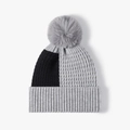 Gorro de punto de invierno para mujer con pompón en diseño bicolor negro y gris - Gris (23B091)