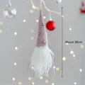 Gnomo natalizio in maglia rosa con stella d'argento e barba bianca, decoro da appendere - Gnomo Appeso con Stella Rosa 30cm