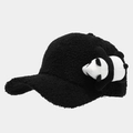 Dettaglio del cappello da baseball nero in peluche con ornamento a forma di panda - Regolabile / Nero