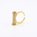 18K vergoldeter verstellbarer Ring mit hohlem Gitterzylinder und funkelnden Zirkonia - Gold / Einstellbar Offen