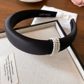 Serre-tête noir épais élégant avec trois rangées de perles blanches dans une boîte - Style Perle Artificielle Tissu Noir
