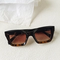 Detail of square gradient black to tortoiseshell sunglasses with brown lenses - Black and Leopard Print