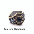Dettaglio dell'anello vintage in acciaio con pietra nera e trama piuma incisa - US 7 / Pietra Nera Bicolore
