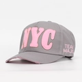 Berretto NYC grigio con ricamo rosa e dettagli vintage consumati sulla visiera - Grigio chiaro