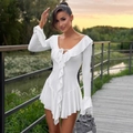 Elegante abito bianco a maniche lunghe con balze a strati e scollo a V con lacci - Taglia S / Bianco