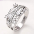 Anillo multicapa plateado con circonitas y líneas cruzadas creativas para mujer - US 6 / Oro blanco