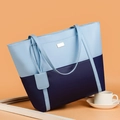 Zweifarbige Handtasche aus weichem PU-Leder in Blau mit Doppelgriffen und Metallakzent - Blau