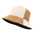 Dettaglio di un cappello pescatore in velluto a coste retrò color block beige e marrone. - Taglia unica / Beige & Cammello