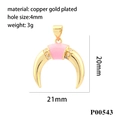 Detalle de colgante de luna de cobre chapado en oro 21mm con esmalte rosa y circonitas - Luna de Esmalte Rosa Dorado (P00543)