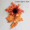 Detail eines 42cm Herbstkranzes mit Sonnenblume, Ahornblättern und Beeren - Sizilianische Sonnenblume (Stil A) / 42cm