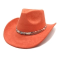 Détail du chapeau de cowboy en daim orange avec ruban tressé et plume métallique - M (56-58cm) / Orange