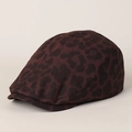Vista detallada de la gorra de leopardo con tejido de sarga grueso y costuras de alta calidad - M (56-58cm) / Rojo