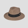 Dettaglio di un cappello di paglia con nastro nero e logo in metallo dorato per uomo - M(56-58cm) / Marrone