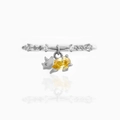 Detail of 18K gold dinosaur ring featuring a pig pendant with a pear-cut yellow zircon stone - US 7 / Silver Pig (Yellow Gem)