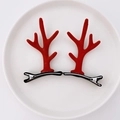 Paio di fermagli per capelli con corna di renna rosse e consistenza floccata su vassoio - 32-Corna di renna marroni