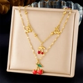 Collana a doppio strato in acciaio dorato con ciondoli a ciliegia in smalto rosso e diamanti - Stile Ciliegia a Doppio Strato (N3459)