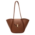Bolso tote de cuero marrón en contraste con laterales alados y hebilla dorada sobre blanco - Marrón