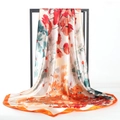 Carré de soie 90cm aux motifs floraux colorés avec bordure orange et design de fleurs d'encre - Budding-Orange