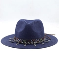 Dettaglio cappello di paglia blu scuro con fascia etnica e ciondoli a foglia - M (56-58cm) / Blu navy