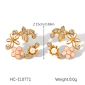 Détail de boucles d'oreilles fleur avec perles et cristaux mesurant 2,15cm sur 0,84in - Style Fleur de Perle Rose (HC-E10771)