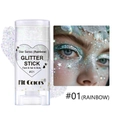 Macro-opname van regenboog glitterstick voor gezicht en lichaam met sterrenschittering - 1# Regenboog
