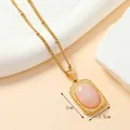 Collana in acciaio al titanio dorato con pendente rettangolare e gemma rosa ovale - 306-Collana con Pendente Quadrato Gemma Ovale Rosa Oro