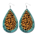 Dettaglio orecchini a goccia in pelle PU con stampa leopardata color verde acqua - 4-Teal Leopardo Goccia