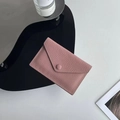 Rosa Kartenetui aus Kieselleder in Umschlagform mit passendem Druckknopfverschluss für Damen - Taro Rosa