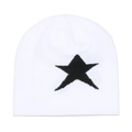 Dettaglio del berretto in maglia bianco con motivo jacquard a stella nera marcata - M (56-58cm) / Bianco