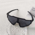 Gafas de sol deportivas para niños con montura negra mate y lente de escudo gris - Negro