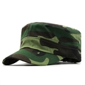 Detailansicht des Tarnmusters auf einer strapazierfähigen Baumwoll-Militär-Flachkappe - Verstellbar / Woodland Camouflage (01)