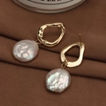 Pendientes de perlas barrocas de agua dulce con anillos dorados y agujas de plata 925 - Blanco Natural