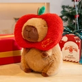Capybara Kuscheltier mit roter Apfel-Weihnachtsmütze und Schal für festliche Dekoration - Roter Apfel-Design