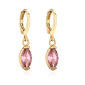Detailansicht der 18K vergoldeten Creolen mit rosa Zirkonia-Anhängern im Marquise-Schliff - Gold Rosa Marquise Edelstein