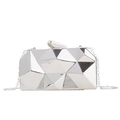 Elegante borsa da sera geometrica in metallo argento lucido con tracolla a catena fine - Argento / 18x9.5x4cm