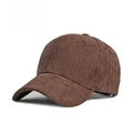 Vue détaillée de la texture du velours côtelé marron sur la casquette de baseball - Café