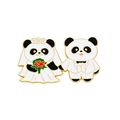 Spille smaltate con simpatici panda in abito da sposa e completo per decorazioni - Stile Coppia di Panda Sposi (CZ2528-4)