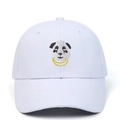 Primer plano de gorra blanca de algodón con bordado de panda y visera plana de calidad - Ajustable / Blanco