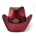 Détail du chapeau de cowboy en paille rouge avec broderie florale et boucle métal vintage - M (56-58cm) / Rouge